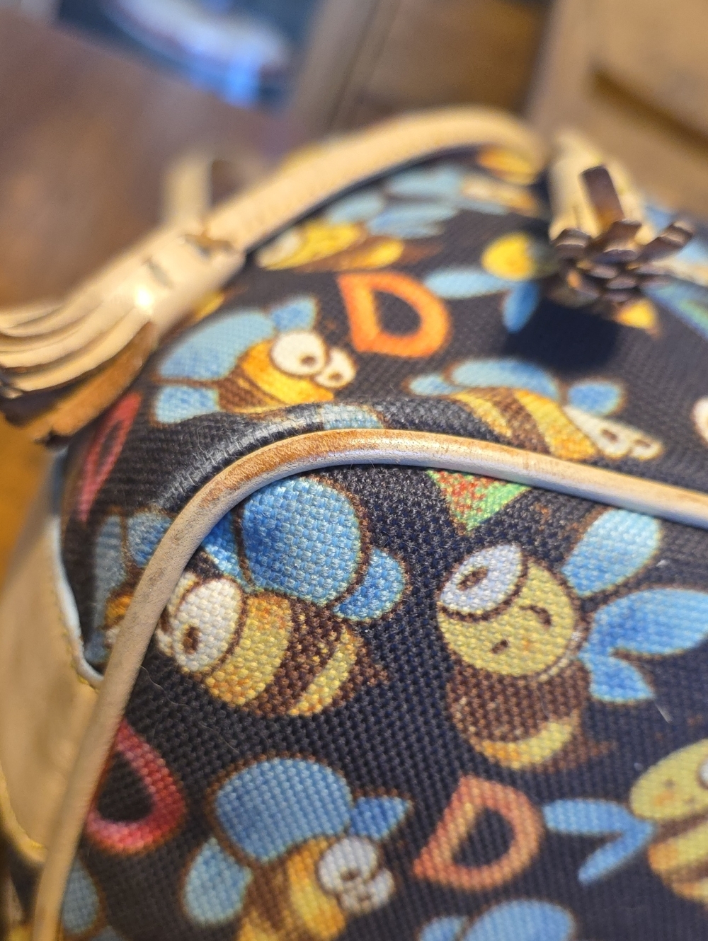 Dooney & Bourke  Bee Print Drawstring Shoulder Bag Rare - Picture 6 of 16